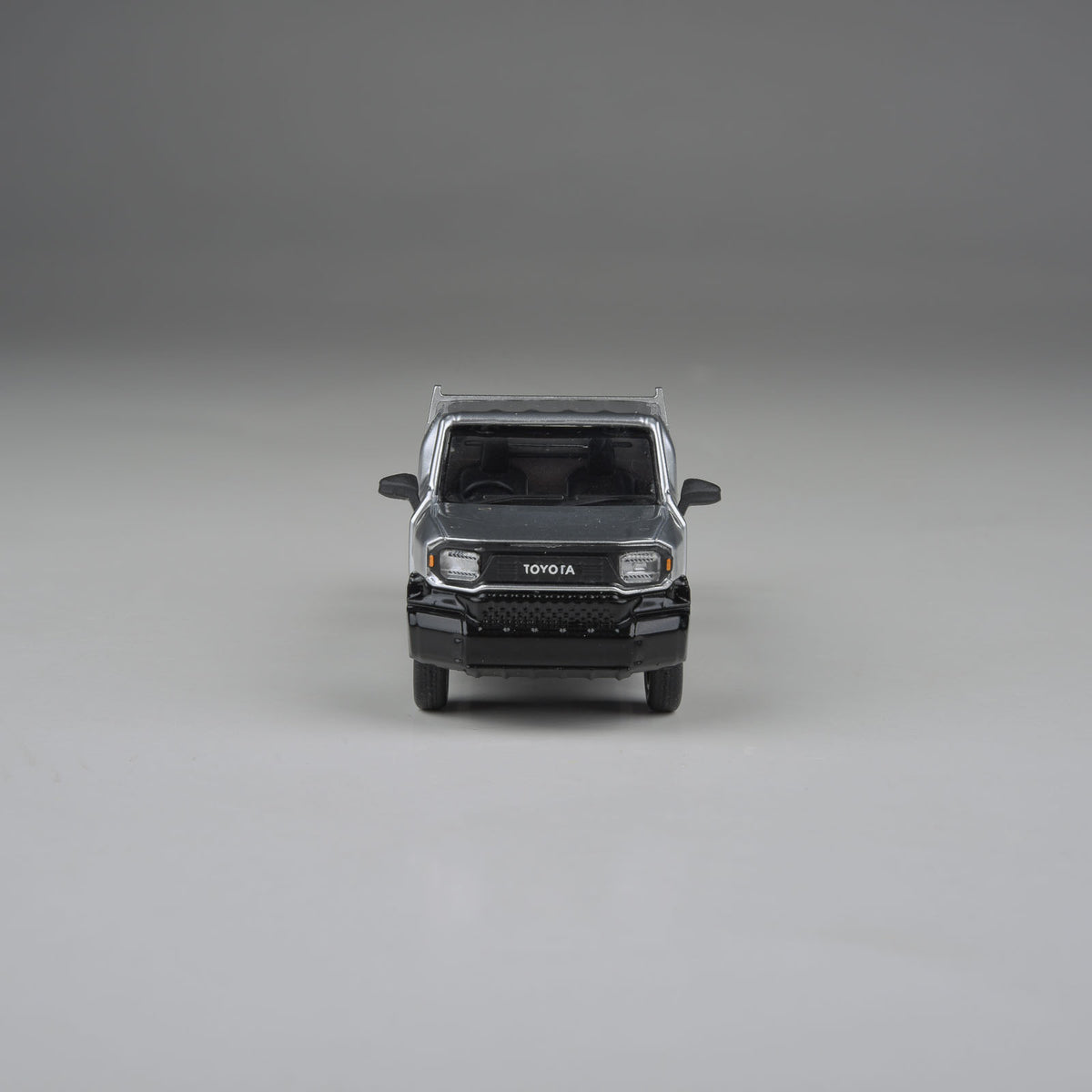 Para64 1/64 2025 Toyota Hilux Champ Tamaraw Silver Metallic LHD PB55701 Diecast Scale Model Car
