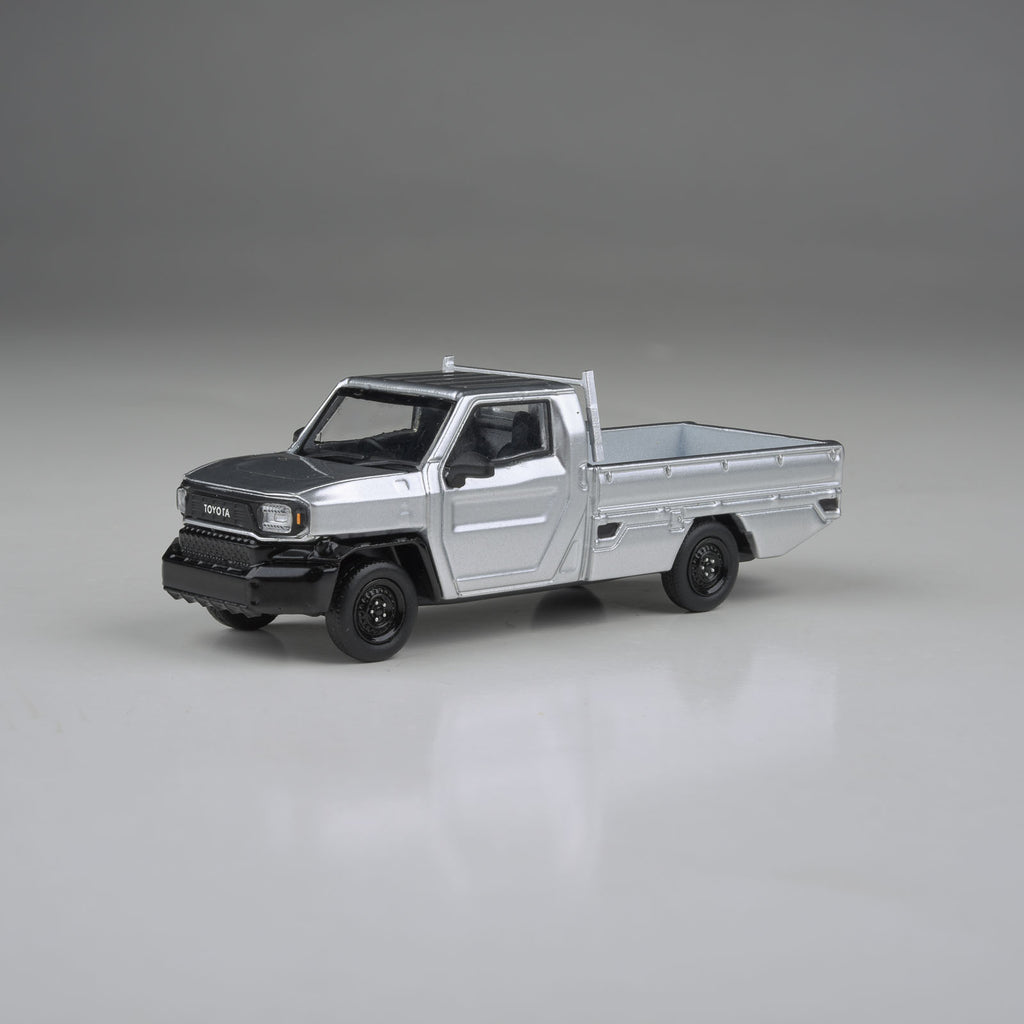 Para64 1/64 2025 Toyota Hilux Champ Tamaraw Silver Metallic LHD PB55701 Diecast Scale Model Car