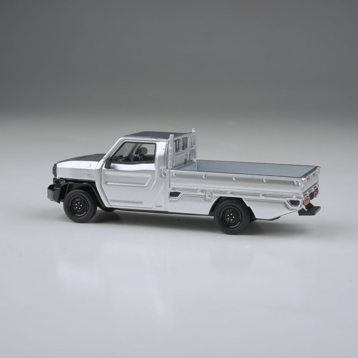 Para64 1/64 2025 Toyota Hilux Champ Tamaraw Silver Metallic LHD PB55701 Diecast Scale Model Car