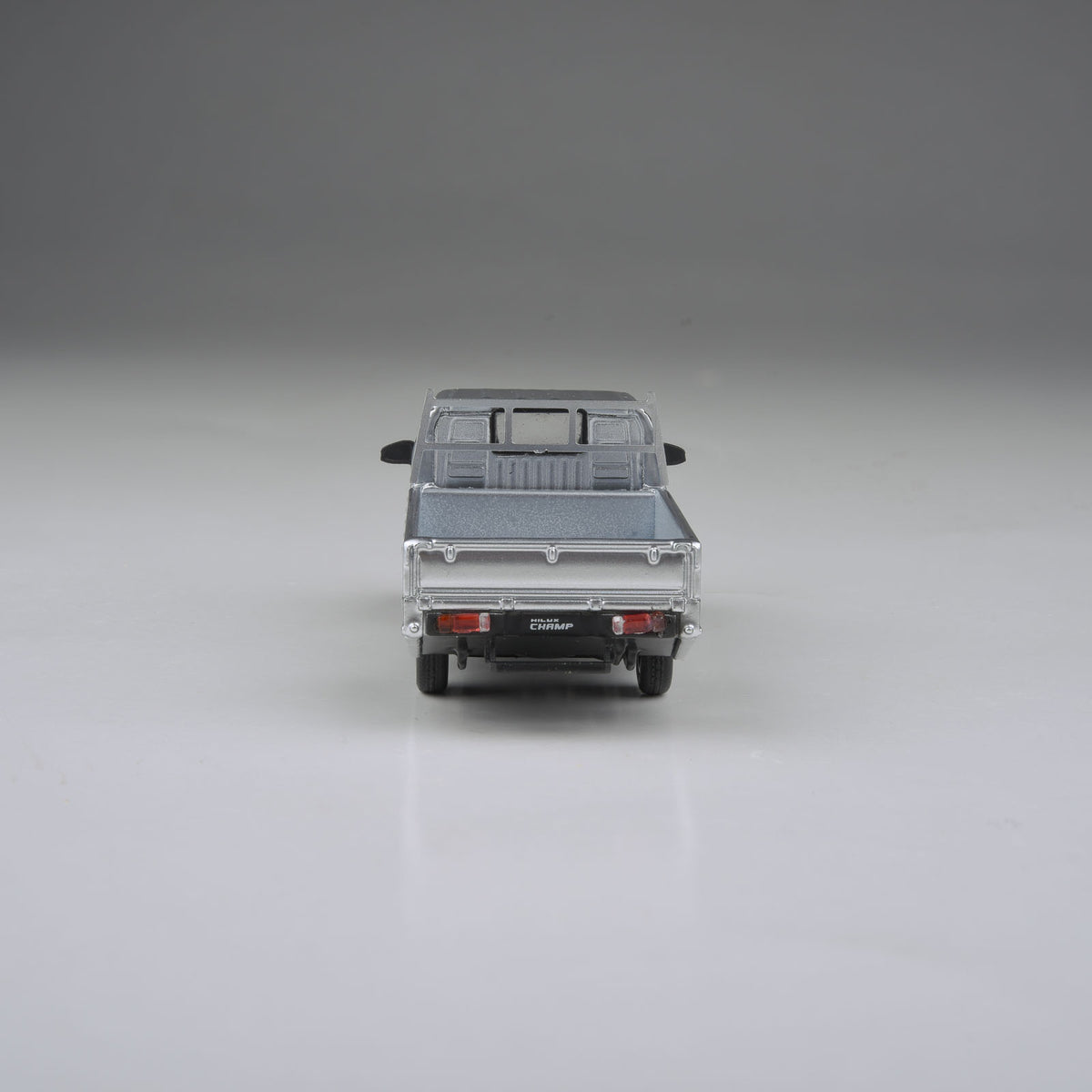 Para64 1/64 2025 Toyota Hilux Champ Tamaraw Silver Metallic LHD PB55701 Diecast Scale Model Car