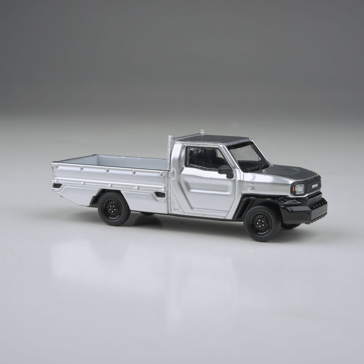 Para64 1/64 2025 Toyota Hilux Champ Tamaraw Silver Metallic LHD PB55701 Diecast Scale Model Car