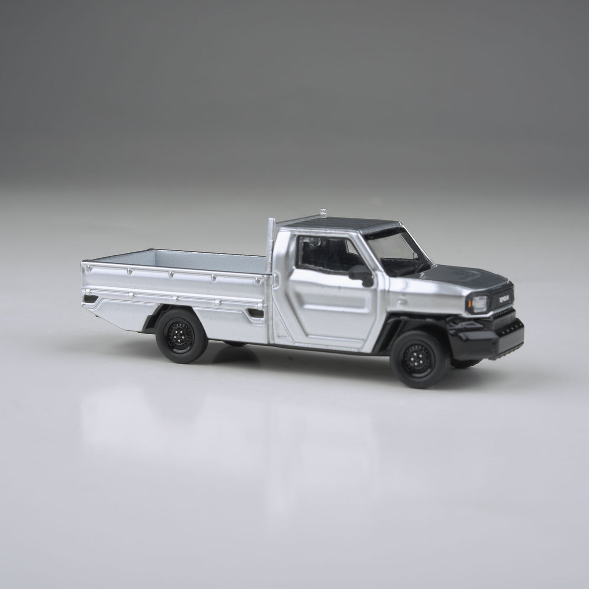 Para64 1/64 2025 Toyota Hilux Champ Tamaraw Silver Metallic LHD PB55701 Diecast Scale Model Car