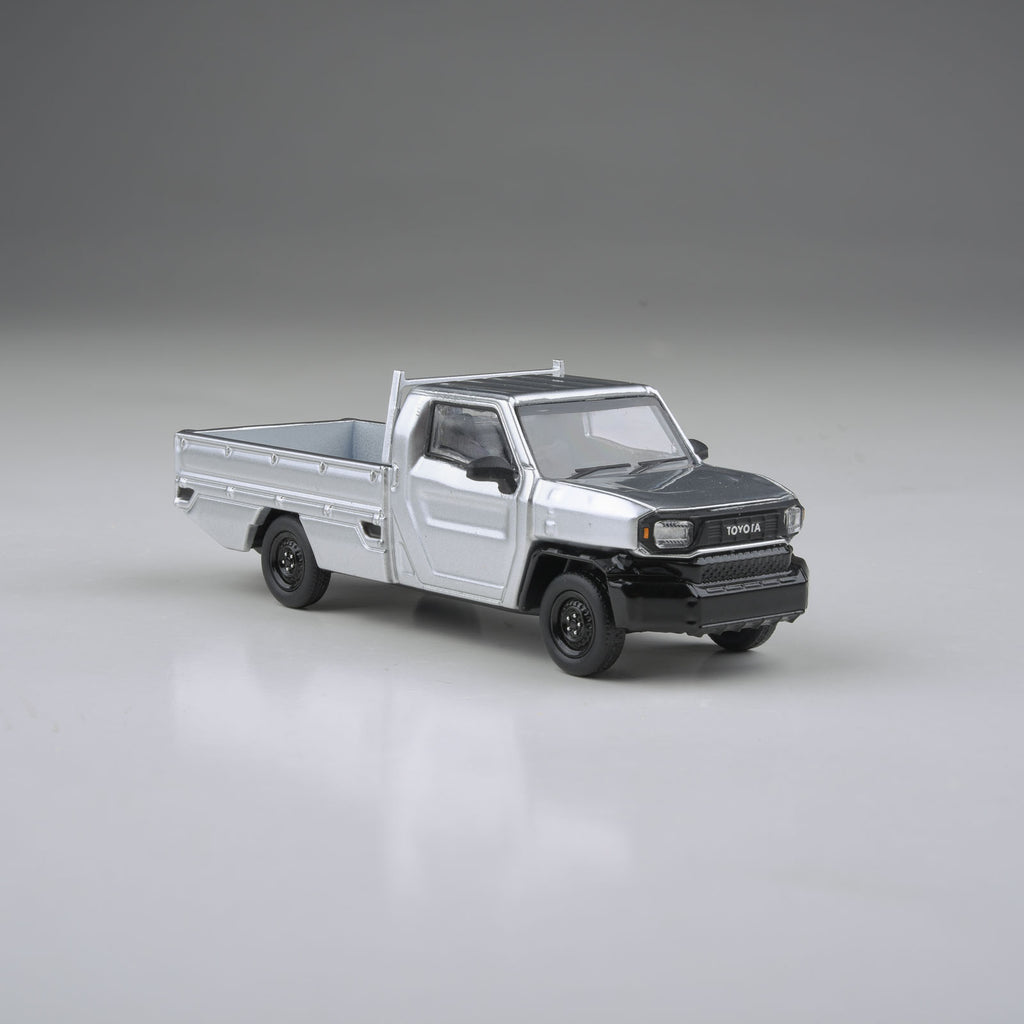 Para64 1/64 2025 Toyota Hilux Champ Tamaraw Silver Metallic LHD PB55701 Diecast Scale Model Car