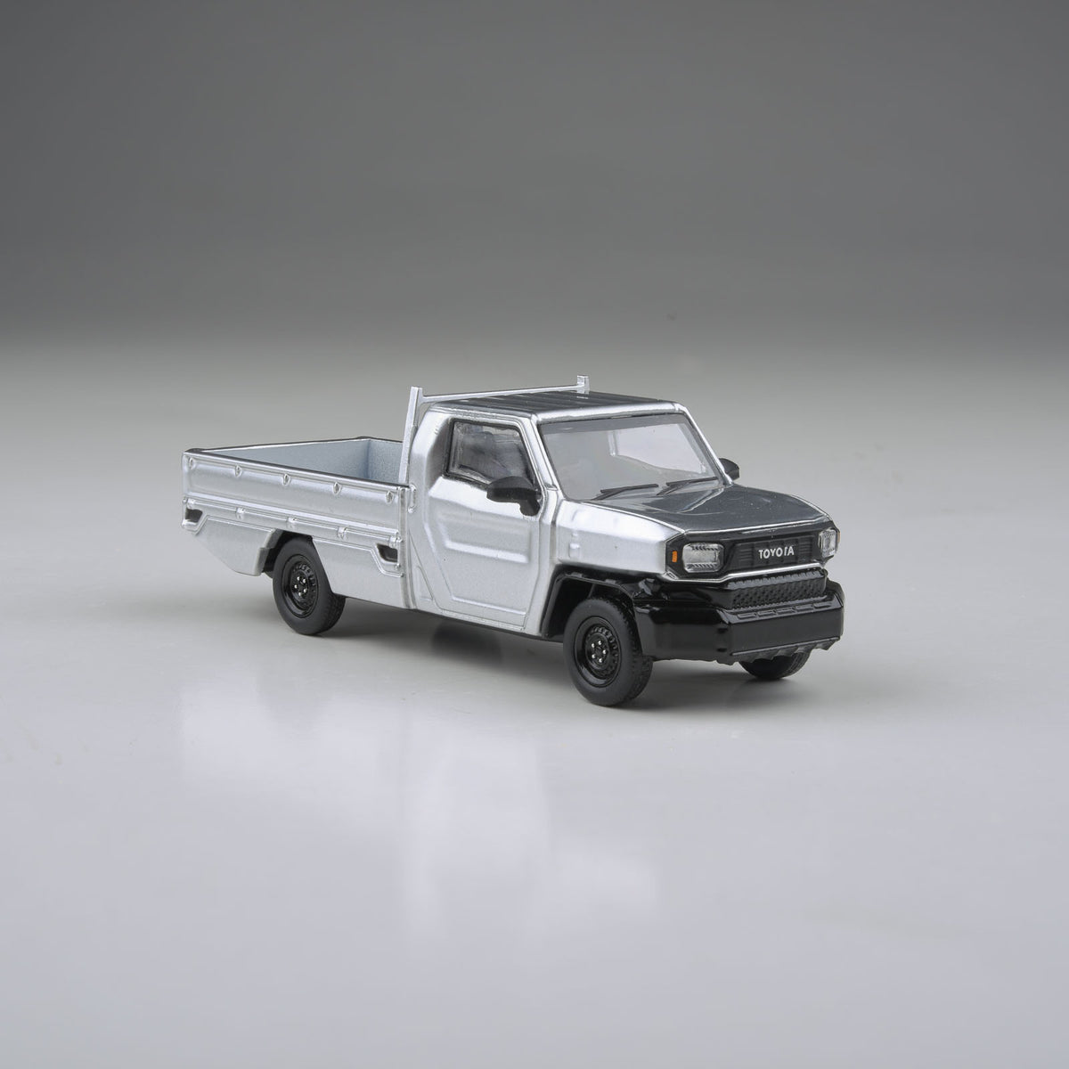 Para64 1/64 2025 Toyota Hilux Champ Tamaraw Silver Metallic LHD PB55701 Diecast Scale Model Car