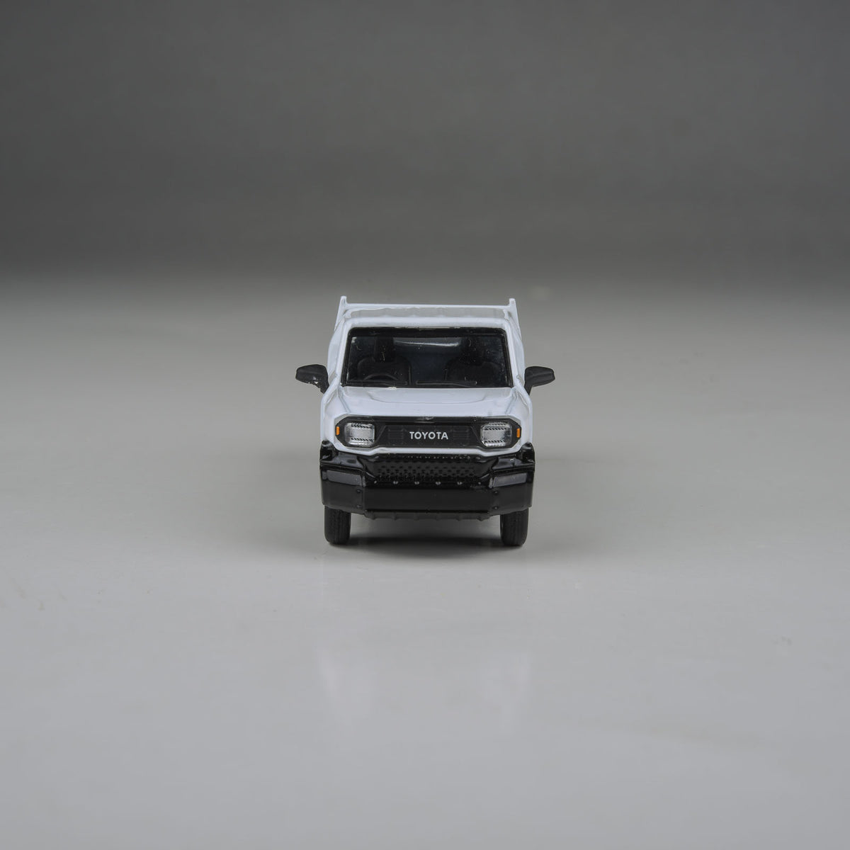 Para64 1/64 2025 Toyota Hilux Champ Tamaraw Super White Pearl LHD PB55703 Diecast Scale Model Car