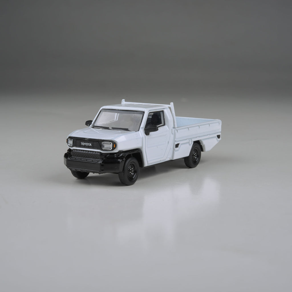 Para64 1/64 2025 Toyota Hilux Champ Tamaraw Super White Pearl LHD PB55703 Diecast Scale Model Car