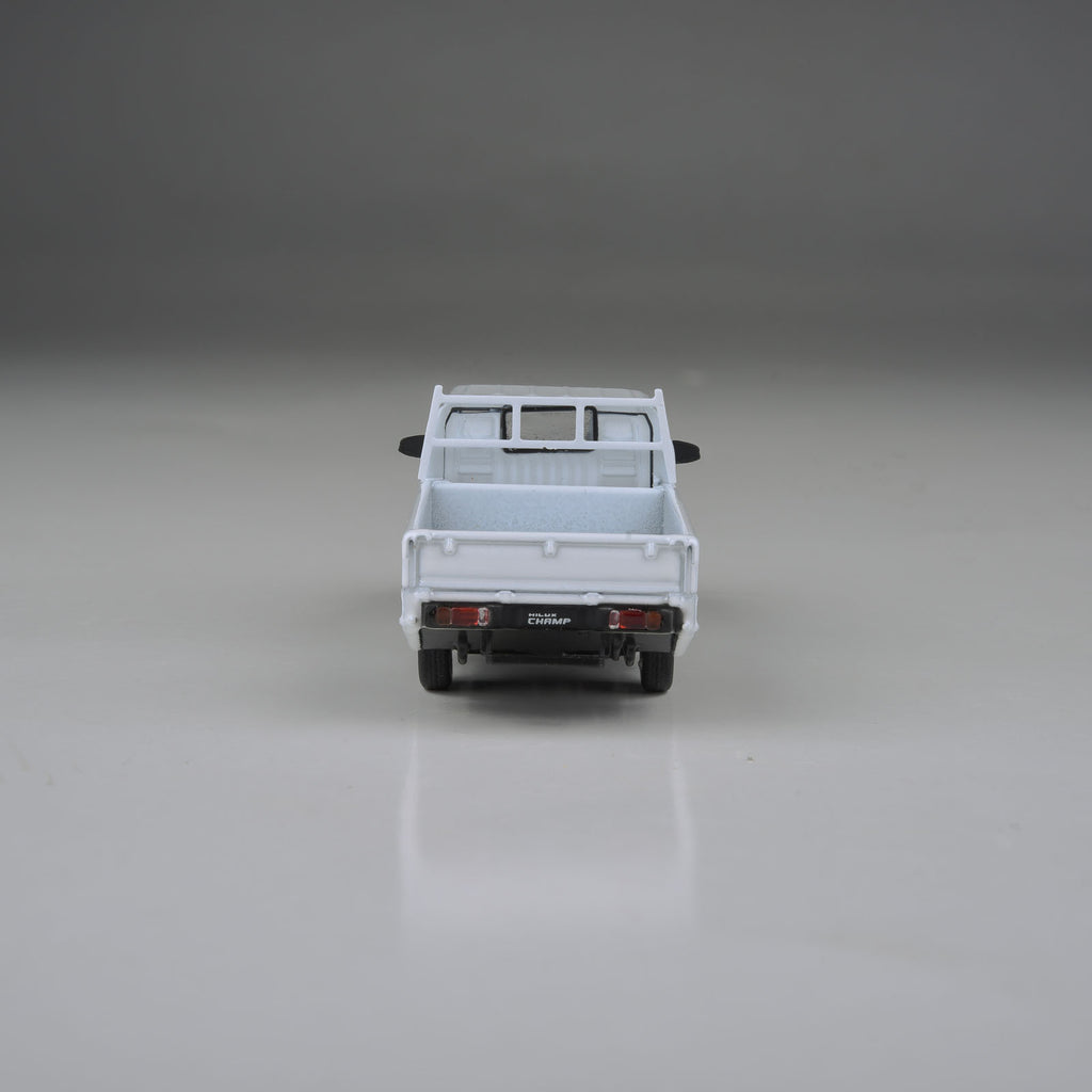 Para64 1/64 2025 Toyota Hilux Champ Tamaraw Super White Pearl LHD PB55703 Diecast Scale Model Car