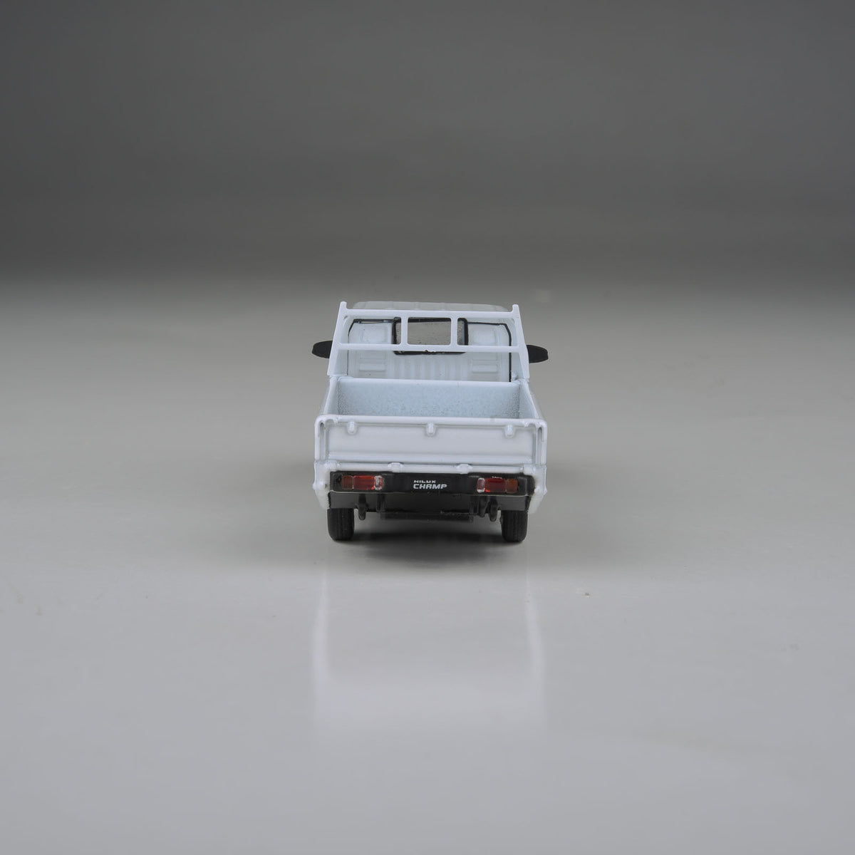 Para64 1/64 2025 Toyota Hilux Champ Tamaraw Super White Pearl LHD PB55703 Diecast Scale Model Car
