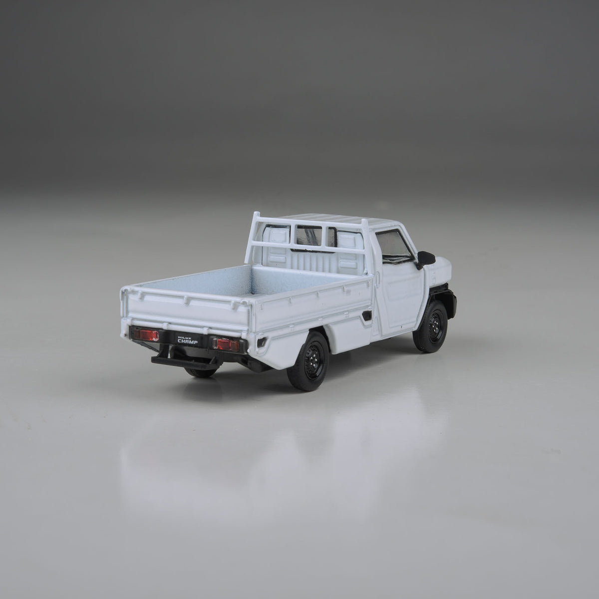 Para64 1/64 2025 Toyota Hilux Champ Tamaraw Super White Pearl LHD PB55703 Diecast Scale Model Car
