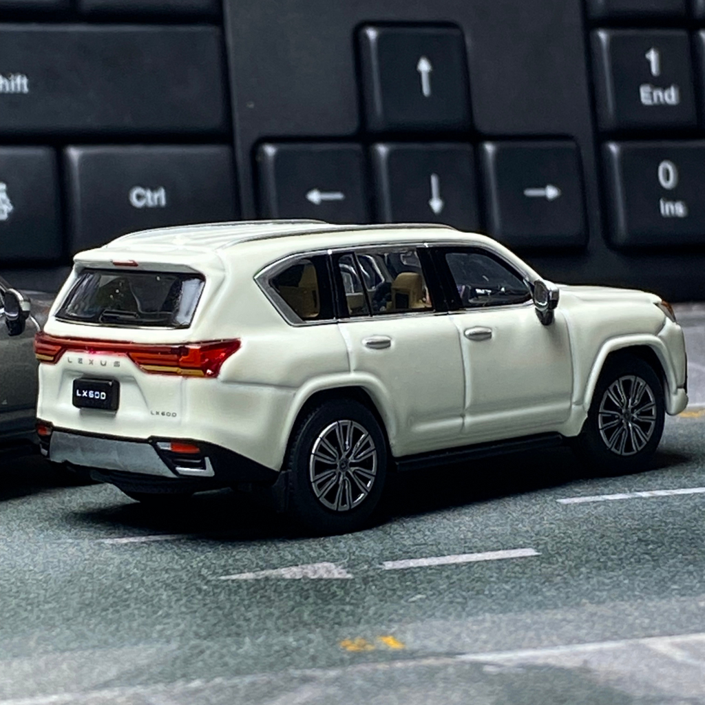 GCD 1:64 2021 Lexus LX 600 White GCD-LX6-242