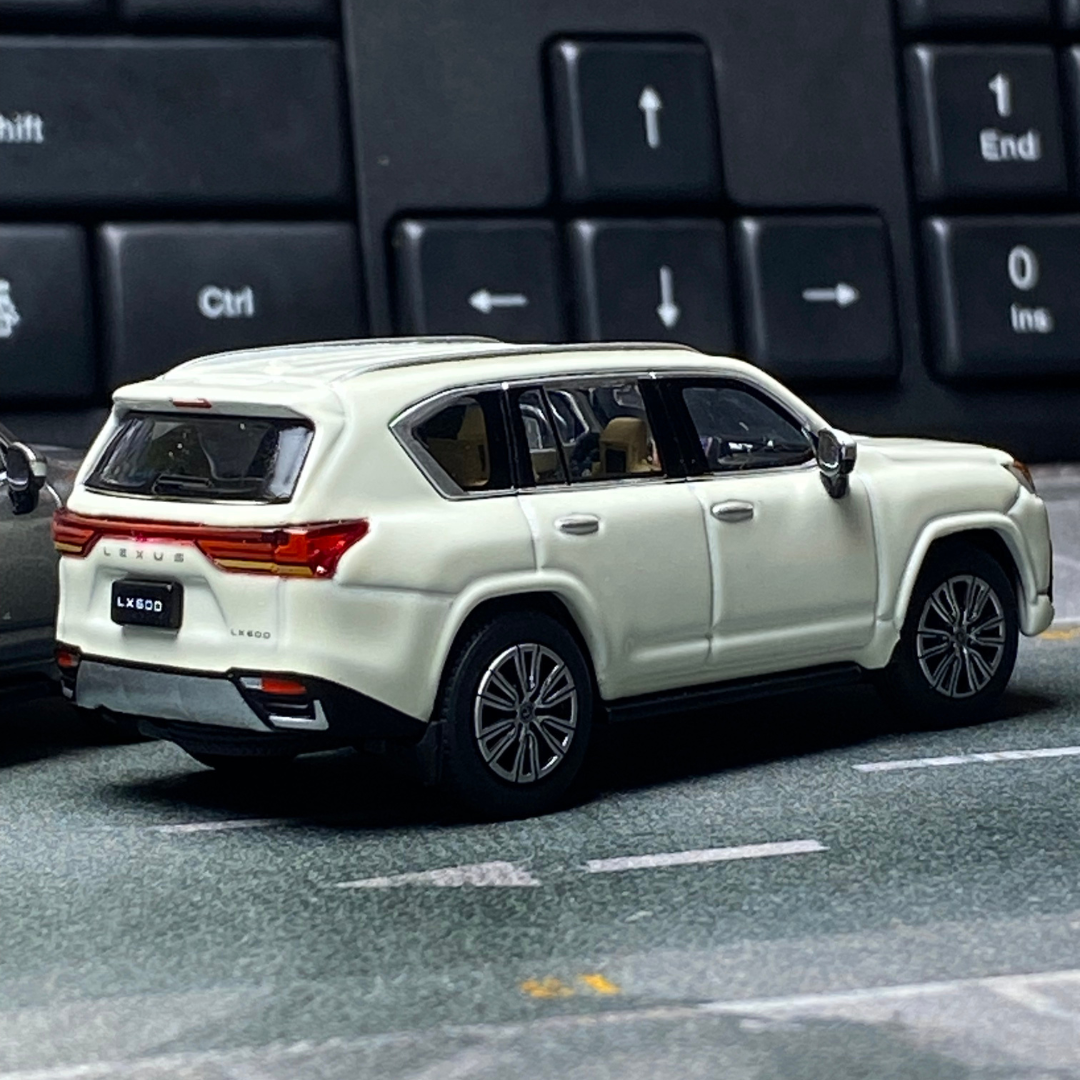 GCD 1:64 2021 Lexus LX 600 White GCD-LEX-242