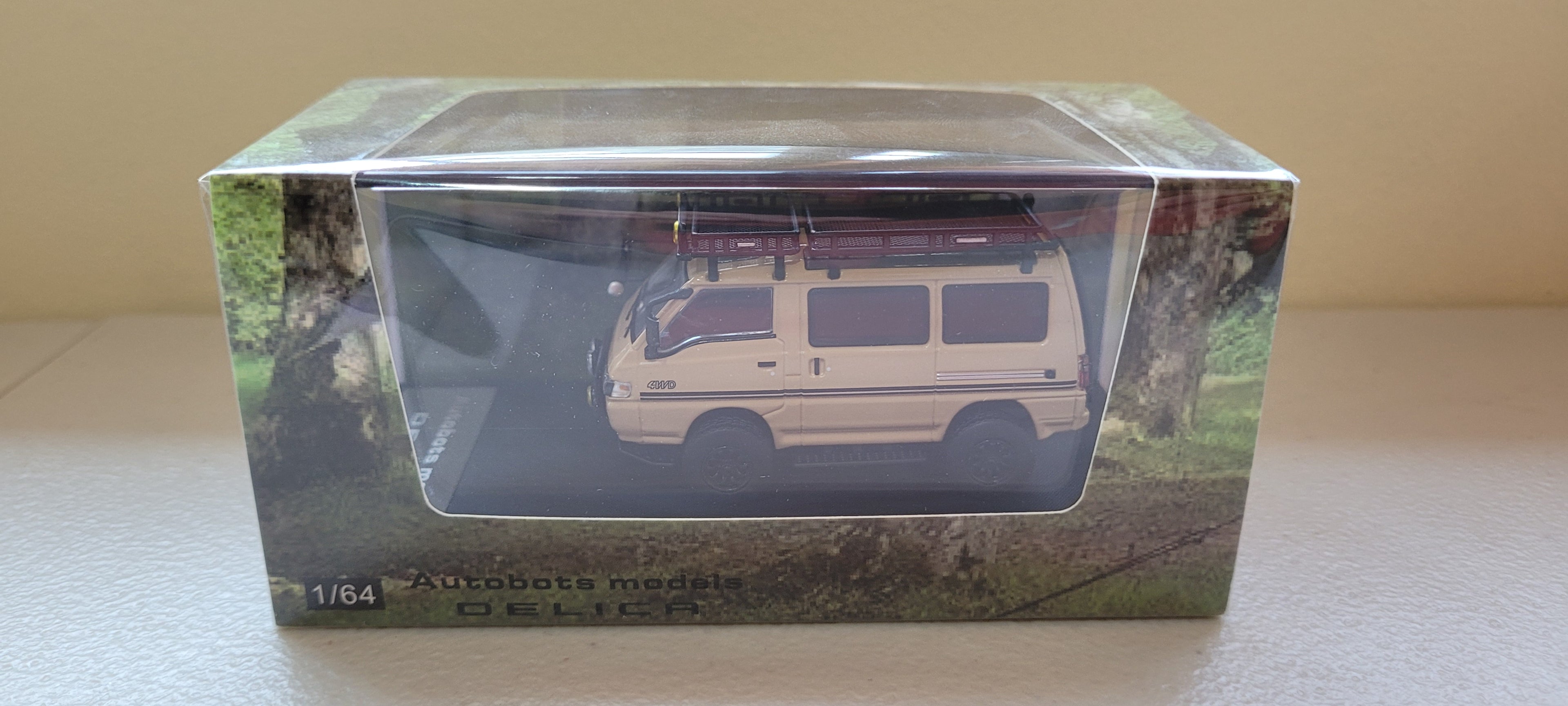 Autobots Models 1:64 Mitsubishi Delica 4WD L300