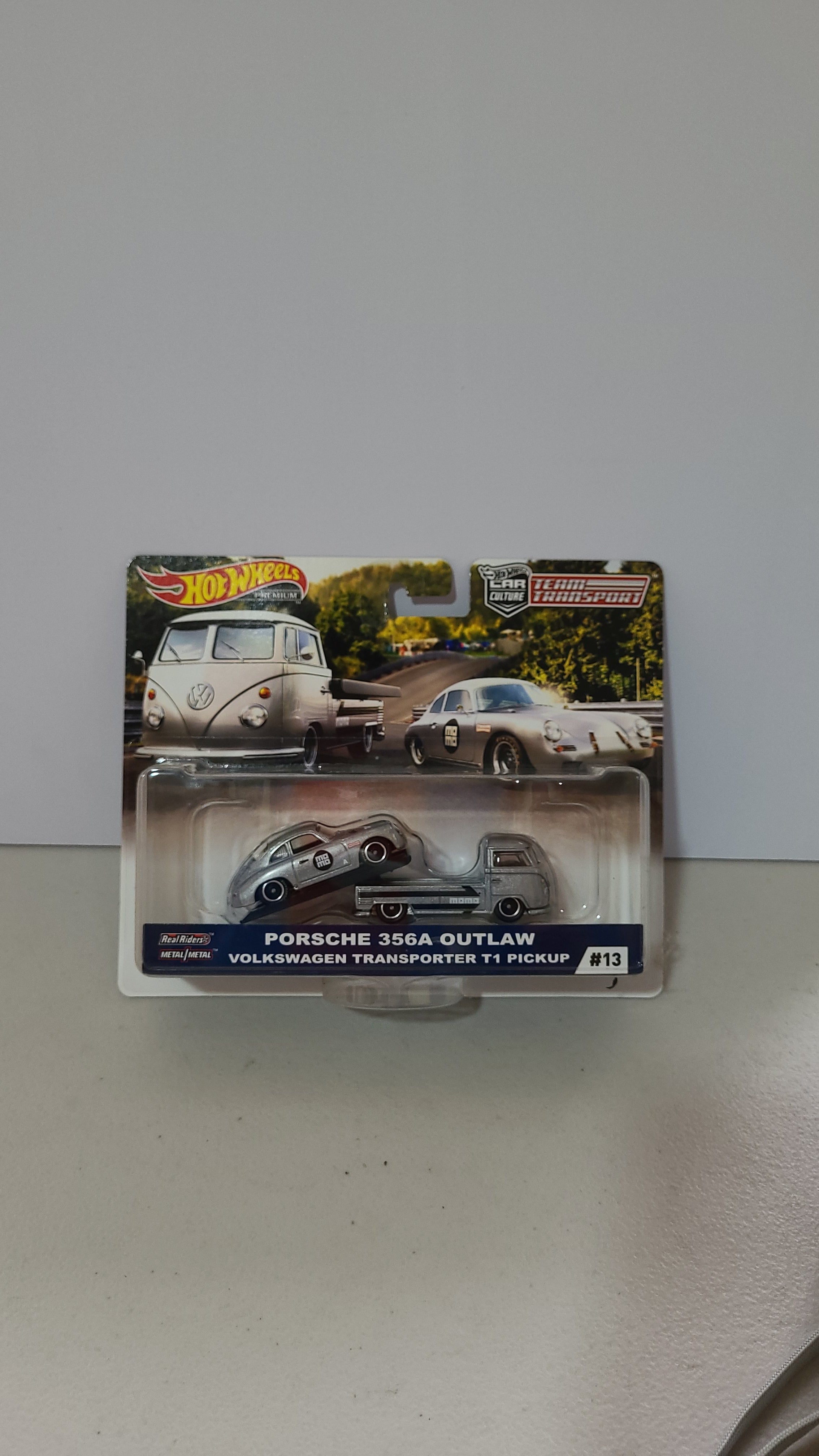 Hot Wheels 1:64 Porsche 356A Outlaw / Volkswagen Transporter T1 Pickup