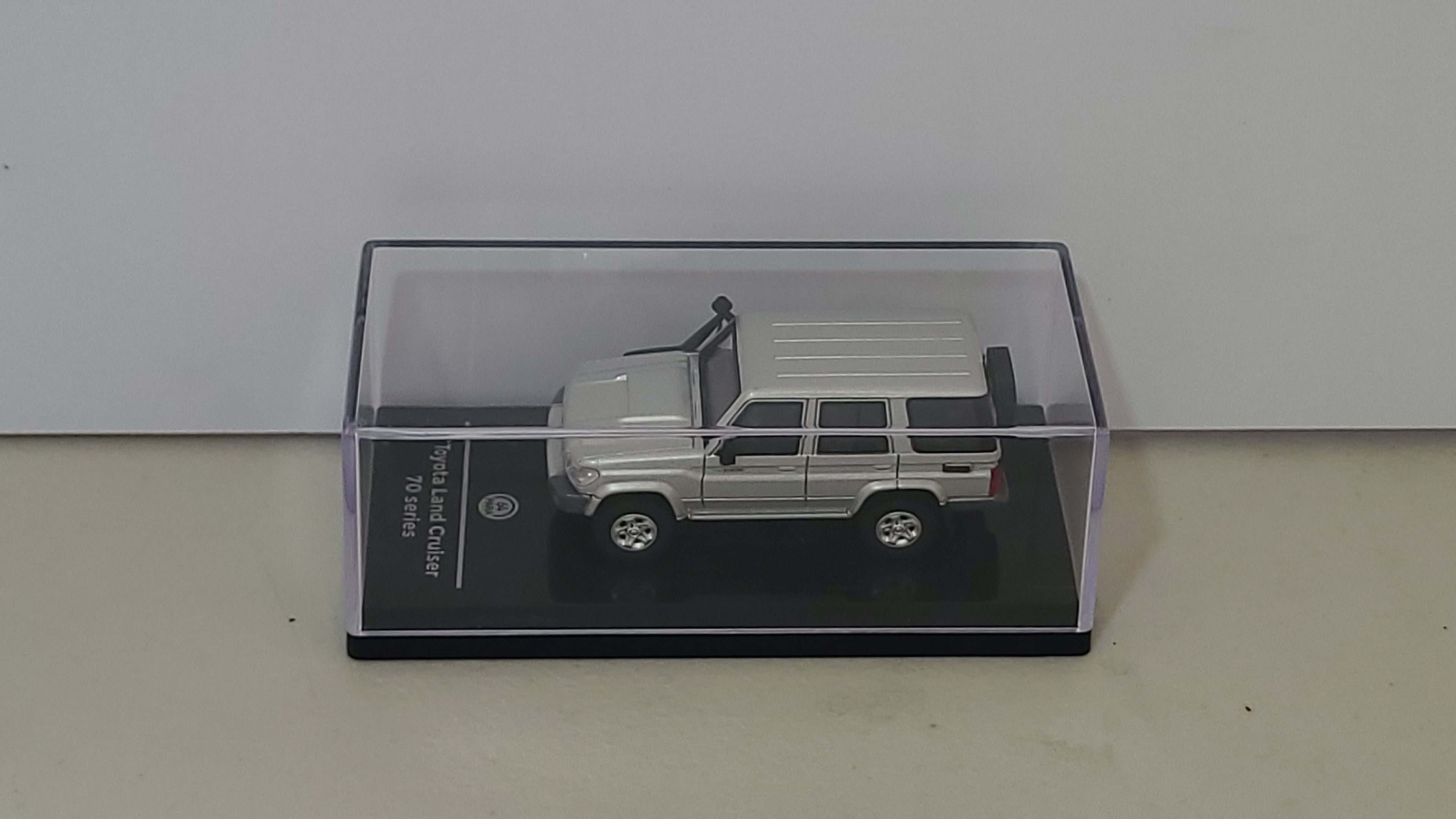 PARA 64 1:64 Toyota Land Cruiser 70
