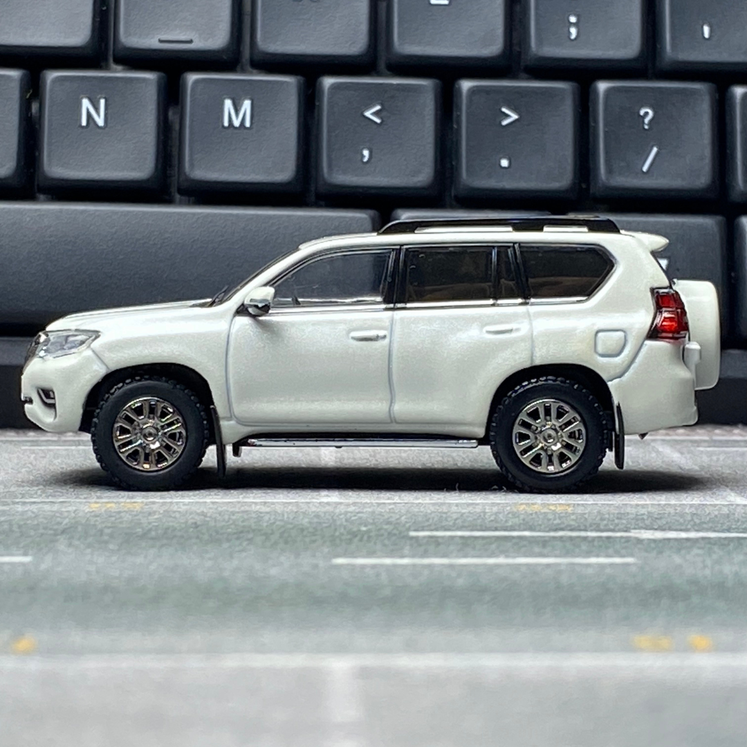 GCD 1:64 Toyota Land Cruiser Prado 150 Pearl White GCD-LC-211