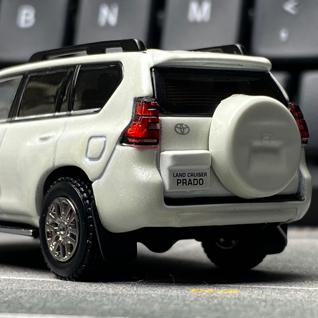 GCD 1:64 Toyota Land Cruiser Prado 150 Pearl White GCD-LC-211