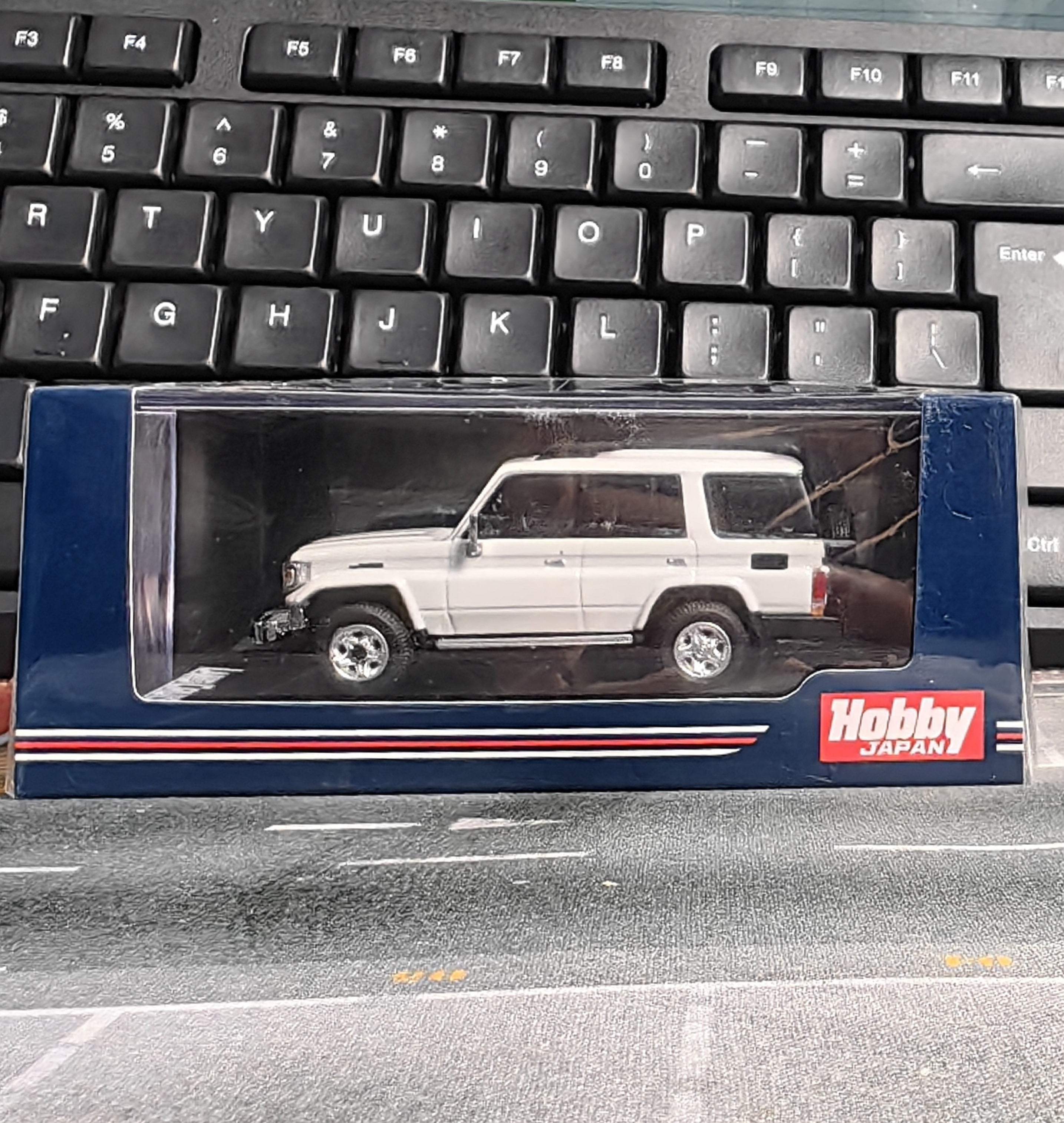 1/64 Hobby Japan Toyota land Cruiser 70 ZX 4DOOR 2001 White HJ642038BW Diecast Scale Model