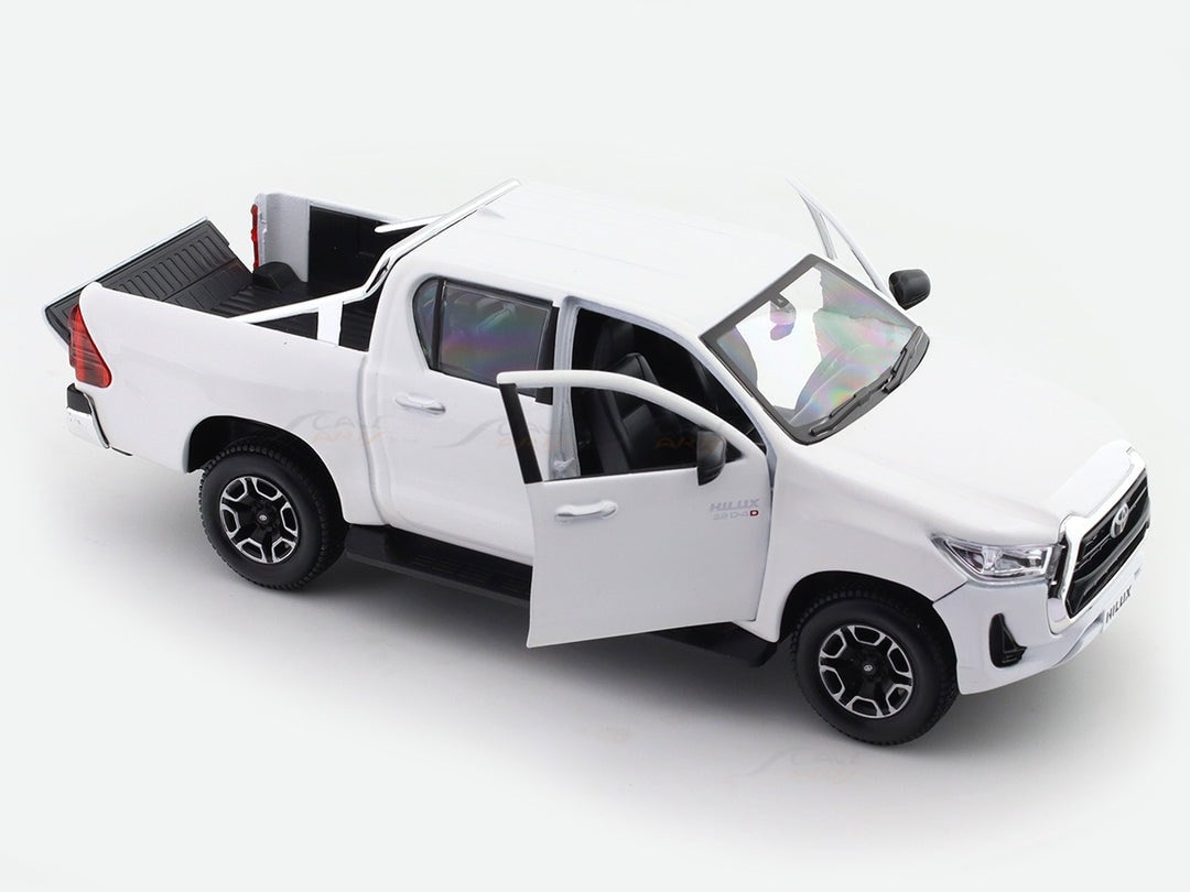 MAISTO 1/27 Toyota Hilux White BNY12708052501