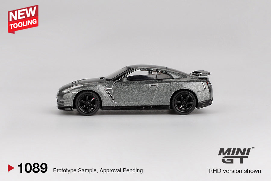 Mini GT 1/64 NISSAN GT-R 2013 Dark Metal Gray (NISMO R35 CRS Version) MGT01089-R Diecast Scale Model