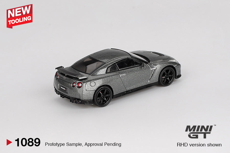 Mini GT 1/64 NISSAN GT-R 2013 Dark Metal Gray (NISMO R35 CRS Version) MGT01089-R Diecast Scale Model
