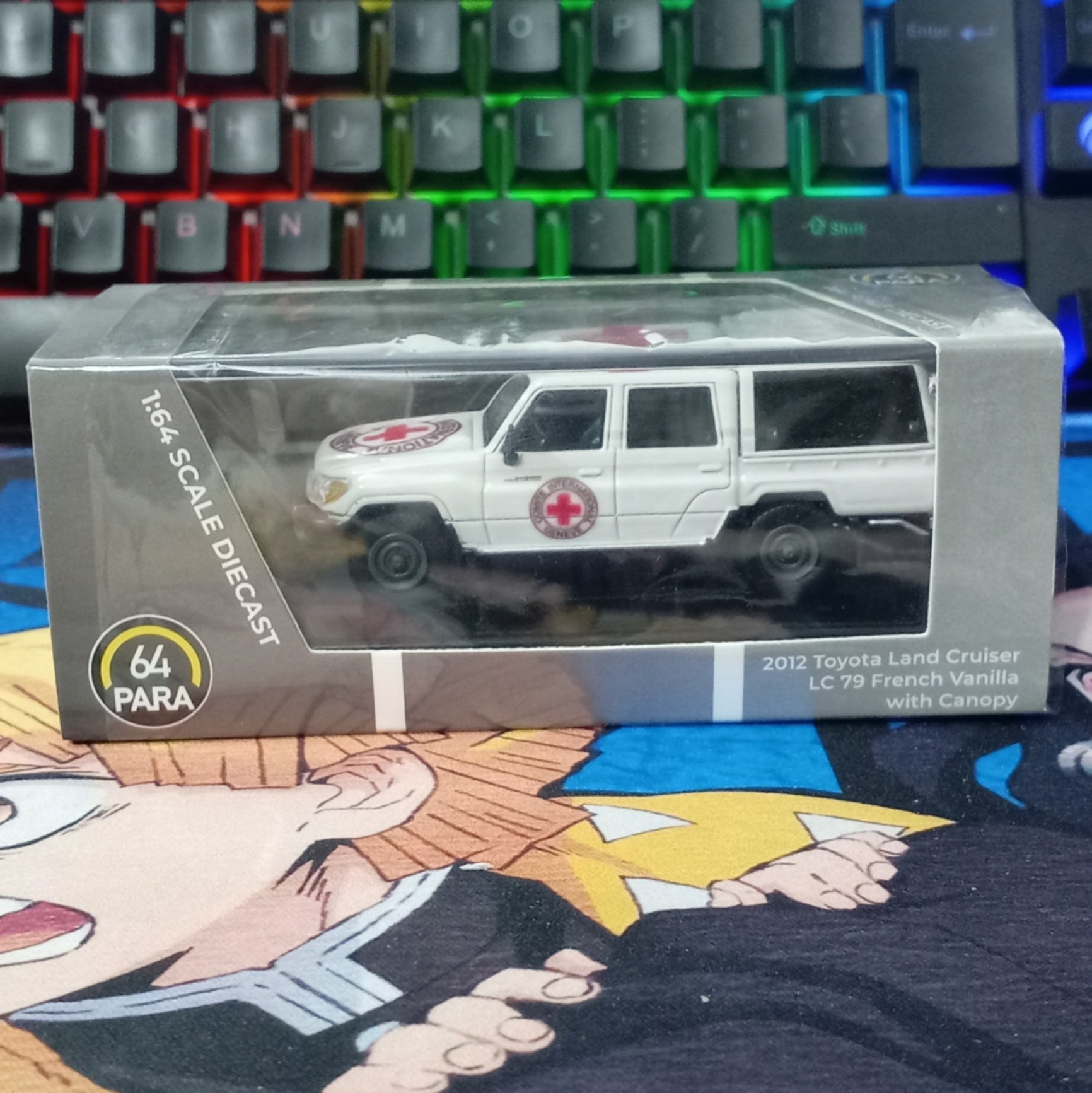 PARA64 1:64 2012 TOYOTA LAND CRUISER 79 FRENCH VANILLA WITH CANOPY PA-55648CM01