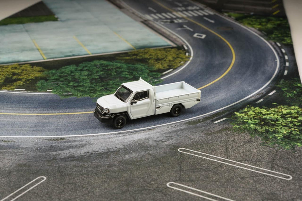 Para64 1/64 2025 Toyota Hilux Champ Tamaraw Super White Pearl LHD PB55703 Diecast Scale Model Car