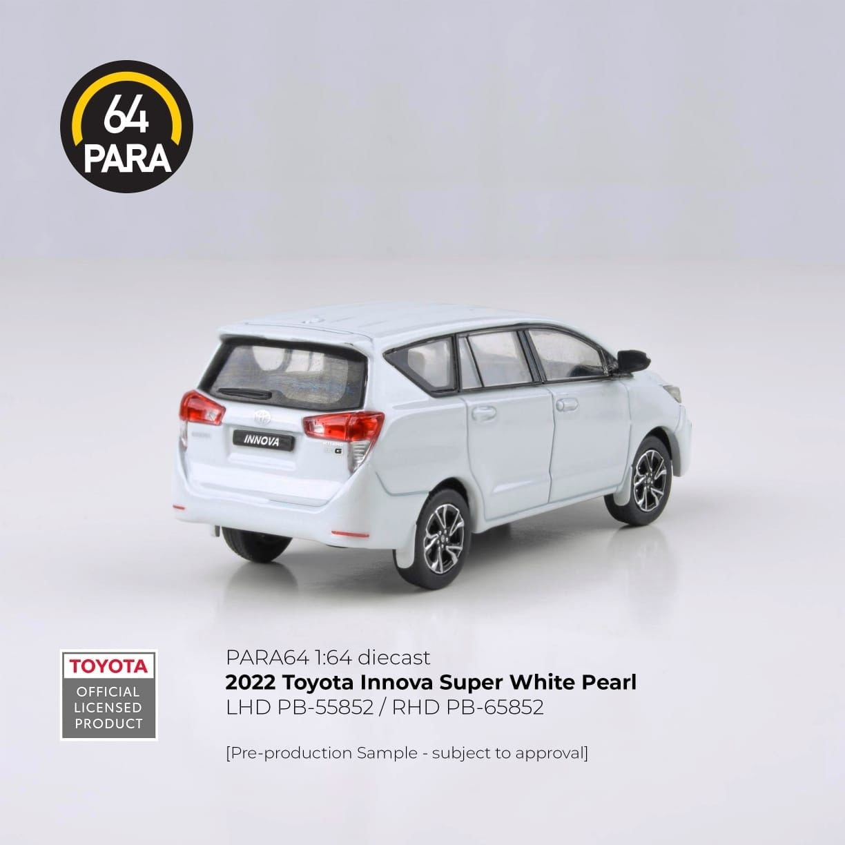 Para64 1/64 2022 Toyota Innova Super White Pearl LHD PB55852 Diecast Scale Model Car