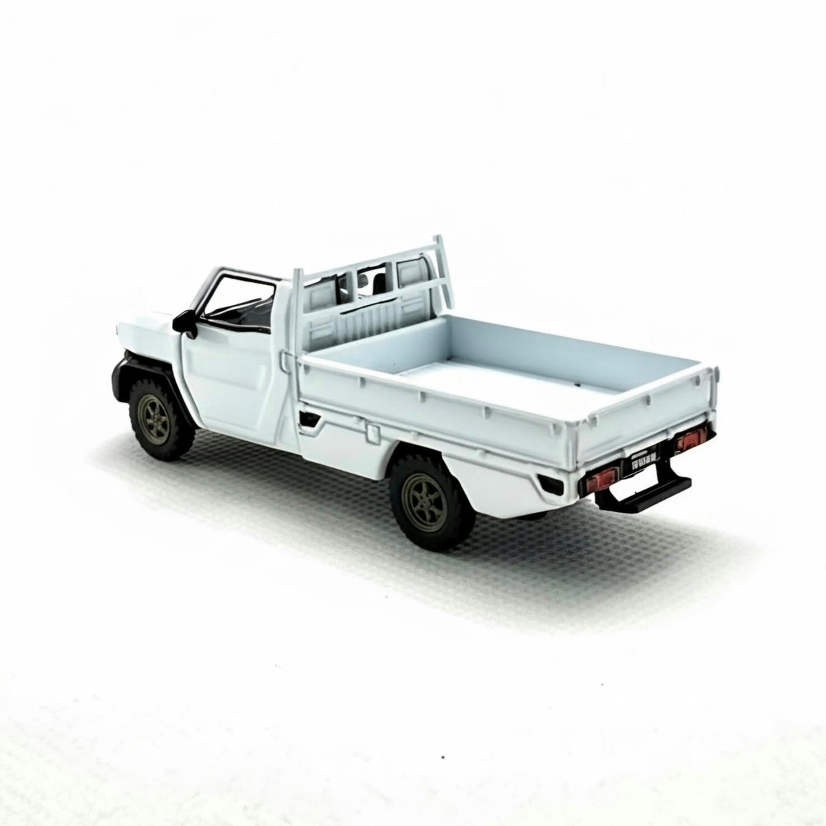 Para64 1/64 2025 Toyota Hilux Champ Tamaraw Super White With Gold Off Road Rims LHD PB55703-G Diecast Scale Model Car